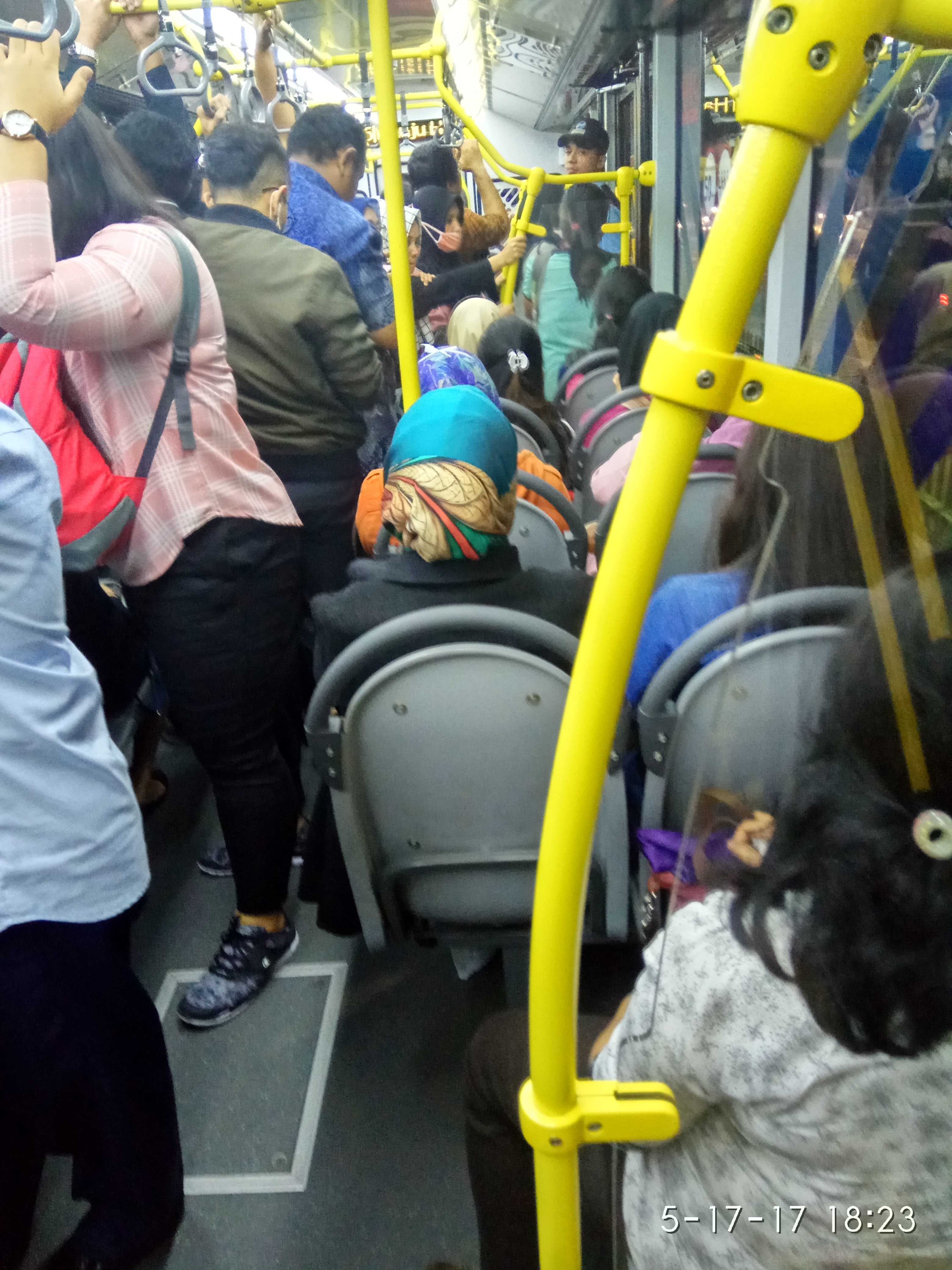 Bus Transjakarta Hadir Lebih Nyaman Dan Aman